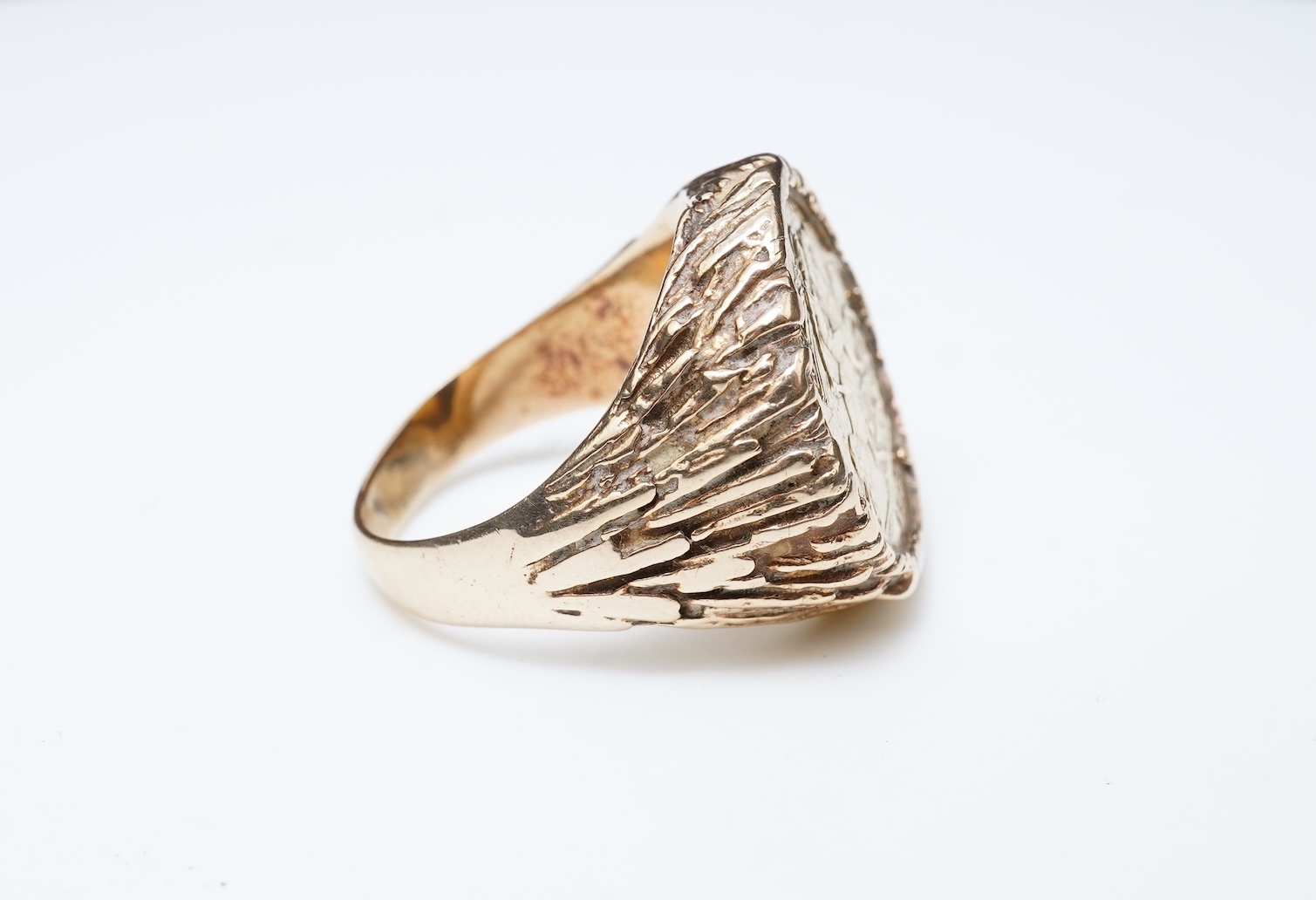 An Edward VII half sovereign coin ring, 1909 and later